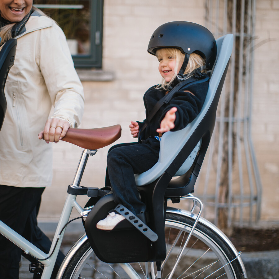seggiolino per bicicletta per bambini montato sul portapacchi alaska blue