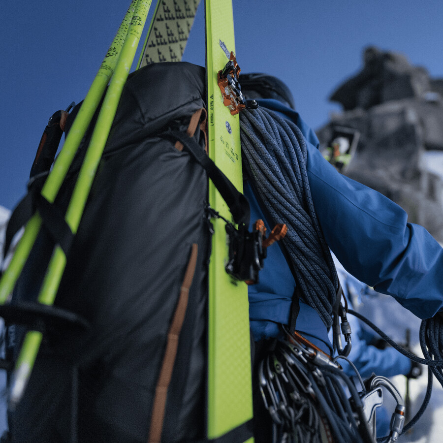 zaino da trekking 40l grigio ossidiana