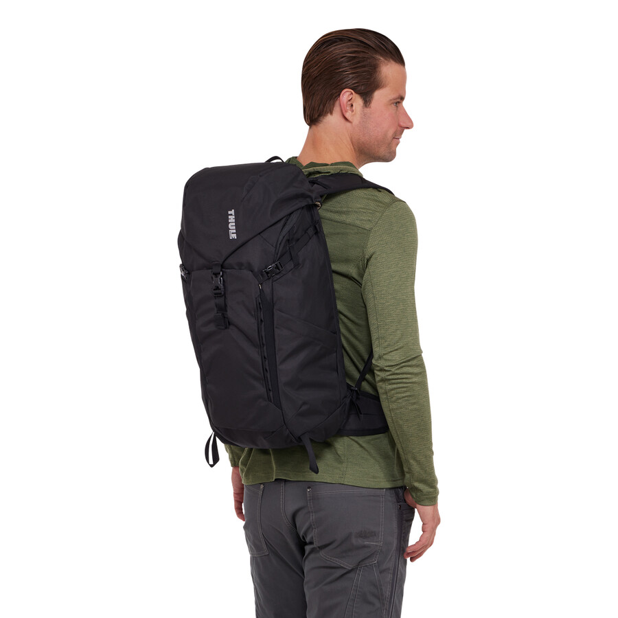 zaino da 25 litri con copertura antipioggia nero