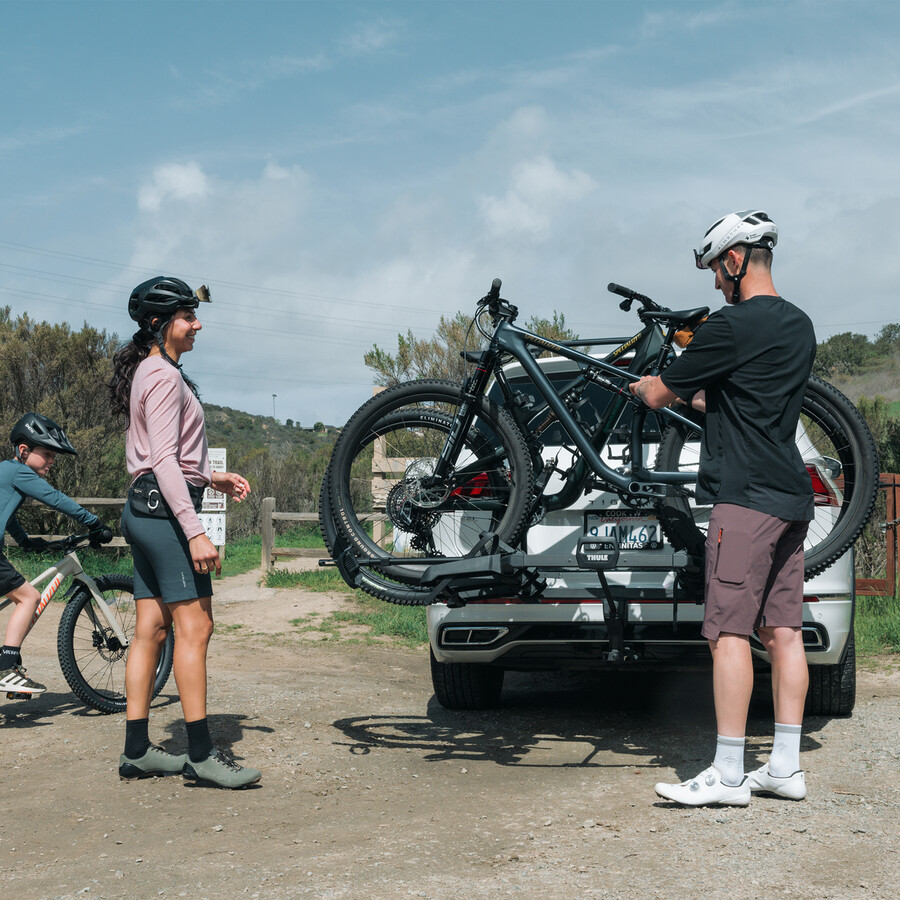 portabici thule outpace con piattaforma di attacco per 2 bici