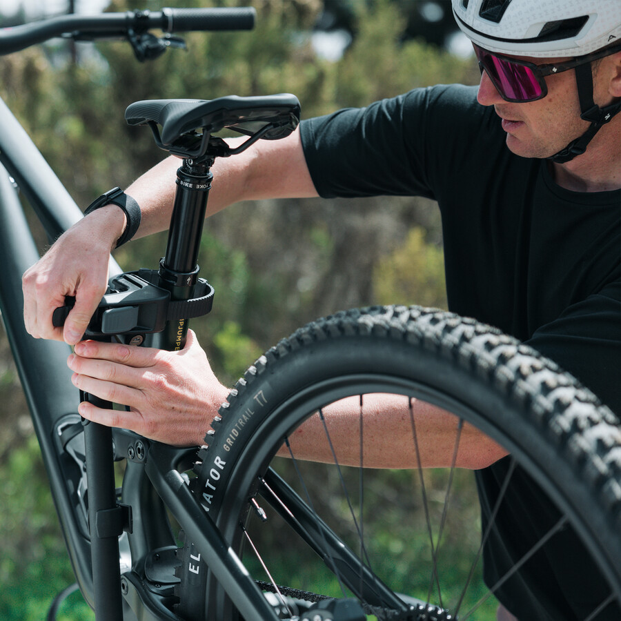 portabici thule outpace con piattaforma di attacco per 2 bici