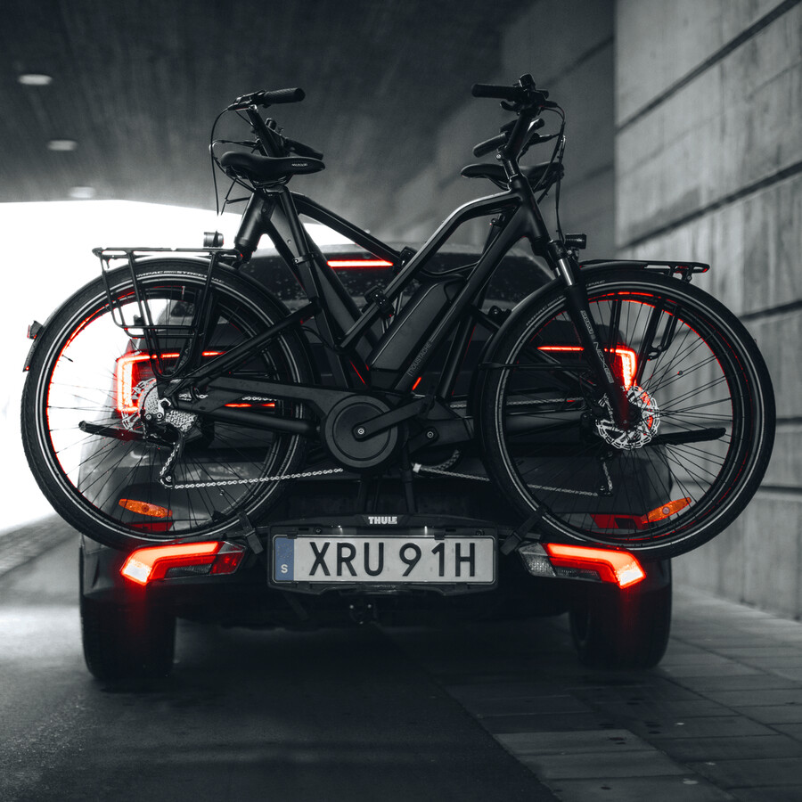 portabici pieghevole con piattaforma di traino per 2 bici luci e portatarga