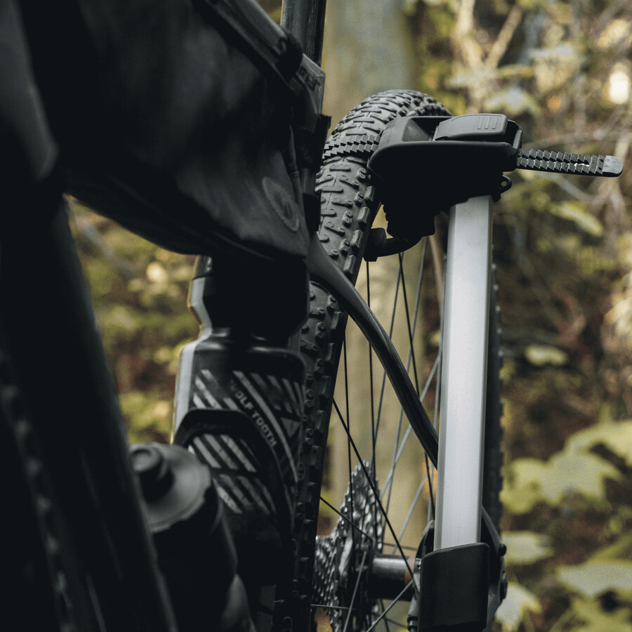 portabici pieghevole con piattaforma di traino per 2 bici luci e portatarga
