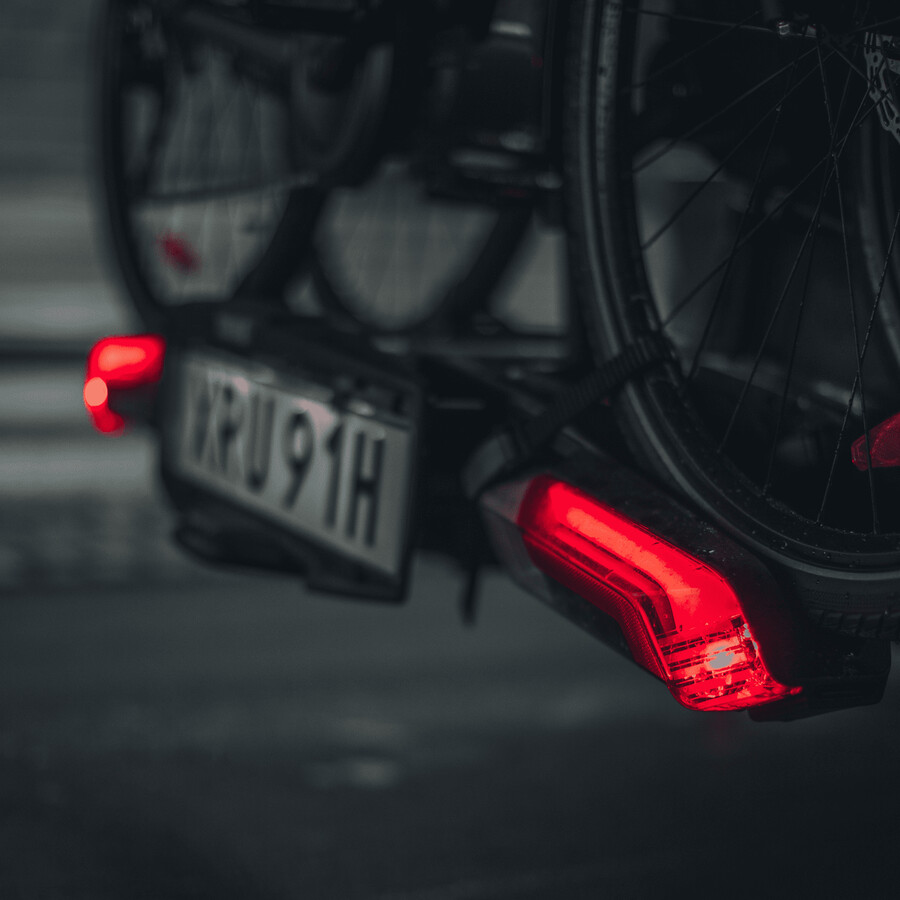 portabici pieghevole con piattaforma di traino per 2 bici luci e portatarga