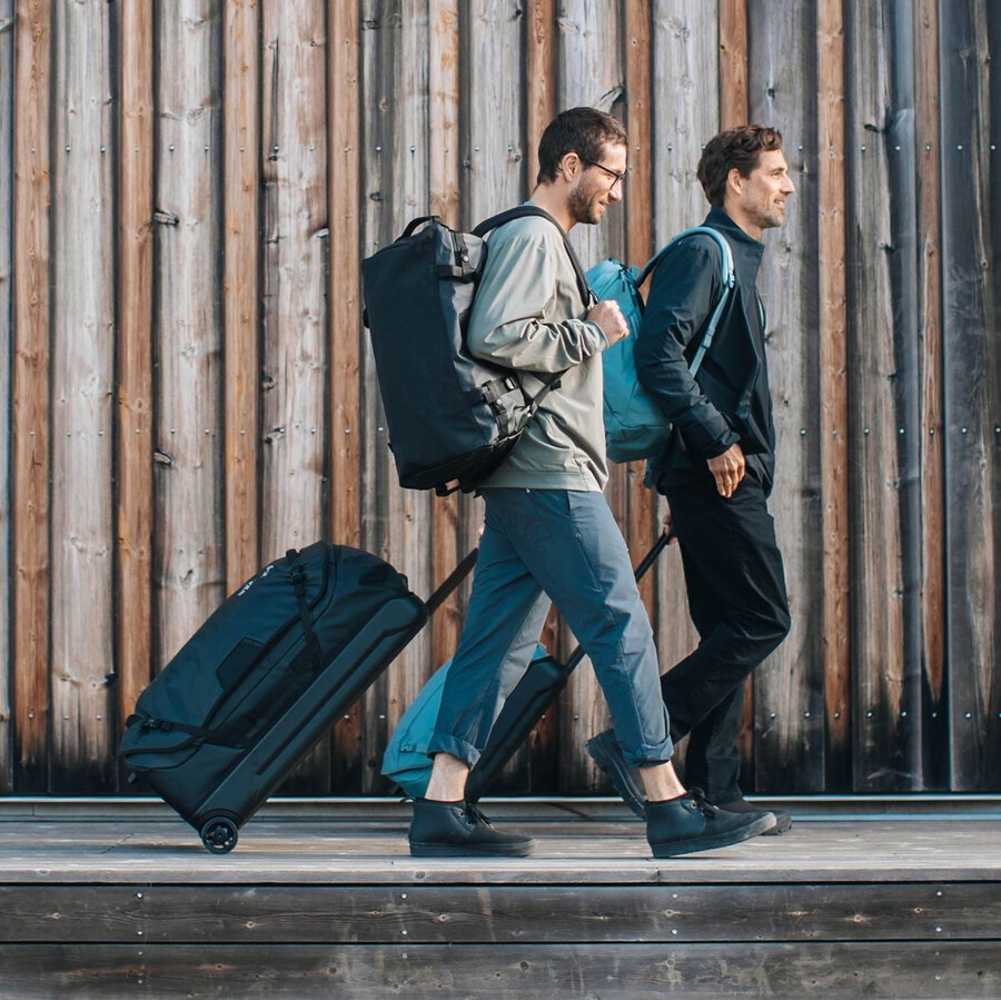 valigia da viaggio con ruote nera