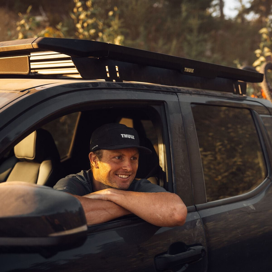 supporto per binario per piattaforma da tetto thule caprock. adatto per toyota tacoma crew cab pickup 2024-