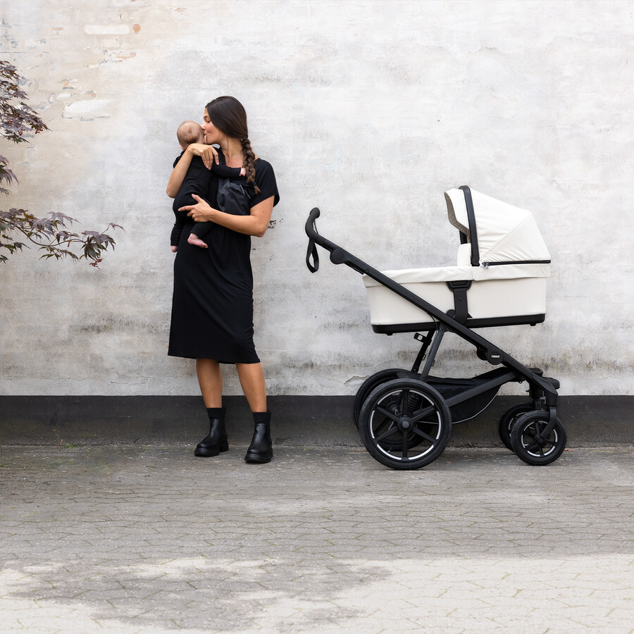 passeggino thule urban glide a 4 ruote per tutti i terreni nero