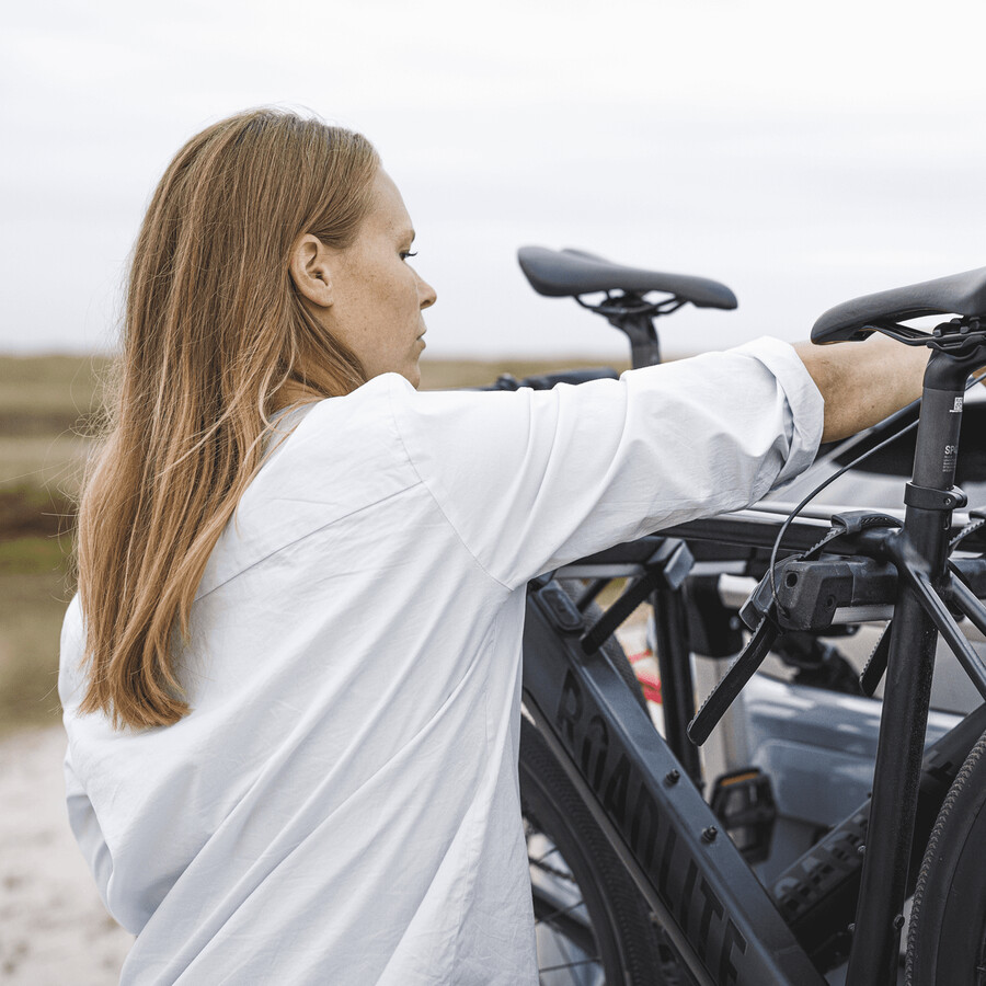 portabici da appendere al bagagliaio per 2 bici neroalluminio